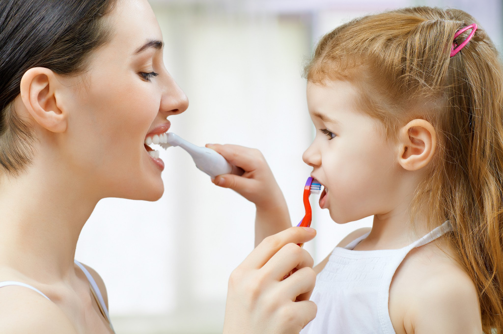 детская зубная щетка, зубные щетки для детей, выбрать щетку ребенку